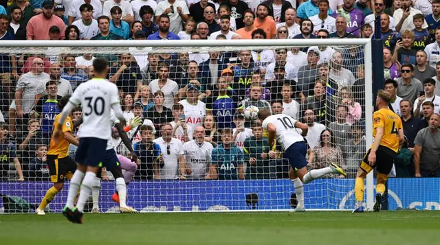 Harry Kane phá kỷ lục khủng, Tottenham tạm chiếm ngôi đầu - Ảnh 1.