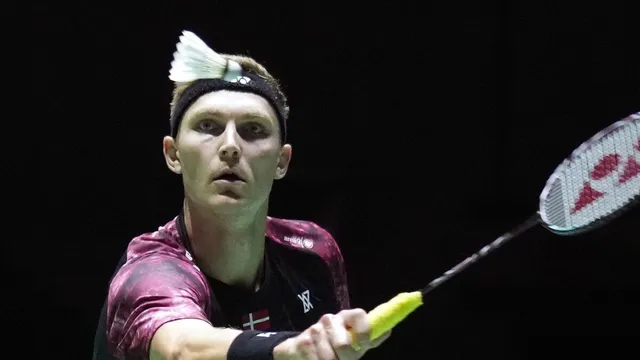 Axelsen và Momota khởi đầu thuận lợi tại giải cầu lông vô địch thế giới - Ảnh 1.