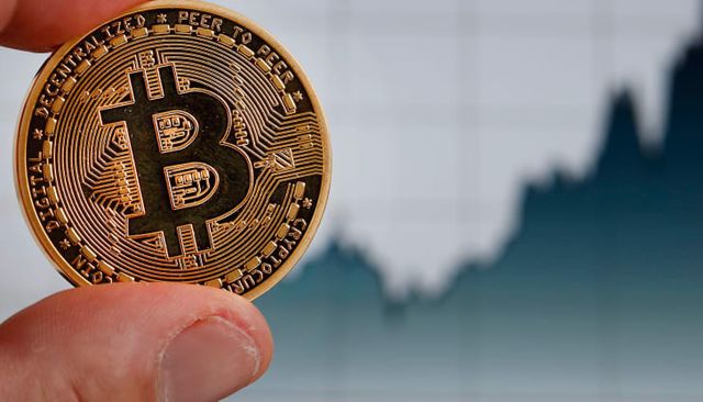 Bitcoin bật tăng sau cú lao dốc - Ảnh 1.