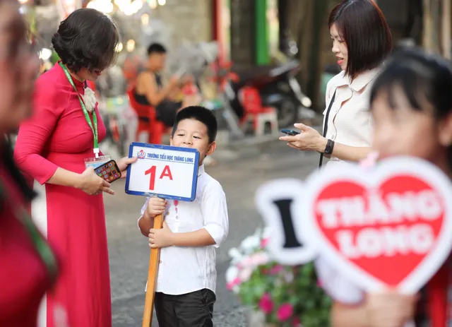 Học sinh lớp 1 Thủ đô hân hoan tựu trường - Ảnh 5.