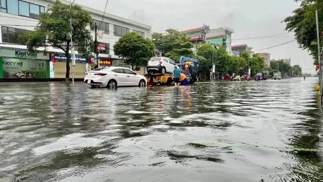 Phú Thọ: Mưa lớn diện rộng, nhiều địa phương ngập úng, sạt lở nghiêm trọng - Ảnh 1.