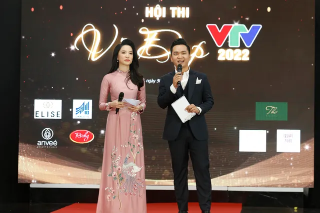 Vẻ đẹp VTV 2022: Top 50 trình diễn áo dài, veston đầy cuốn hút - Ảnh 30.