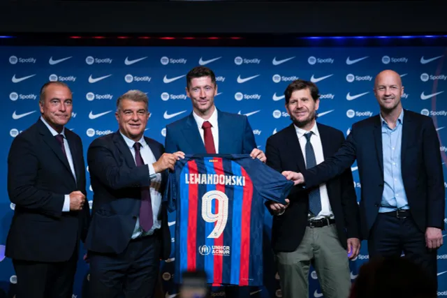 Lewandowski chính thức ra mắt Barcelona, thu hút 45.000 khán giả tới Nou Camp - Ảnh 2.