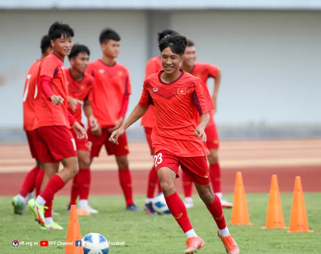 U16 Việt Nam hăng say tập luyện, hướng đến vòng bán kết giải U16 Đông Nam Á 2022 - Ảnh 2.