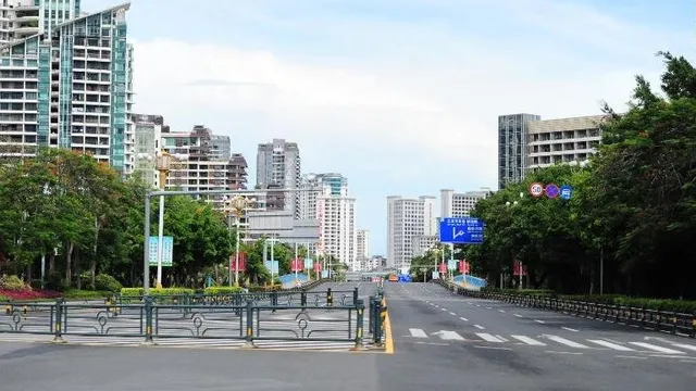 Trung Quốc phong tỏa các thành phố du lịch do COVID-19 - Ảnh 1. Trung Quốc phong tỏa các thành phố du lịch do COVID-19 - Ảnh 1.