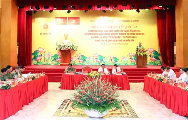 Phòng, chống tự diễn biến, tự chuyển hóa trong công an - Ảnh 1. Phòng, chống tự diễn biến, tự chuyển hóa trong công an - Ảnh 1.