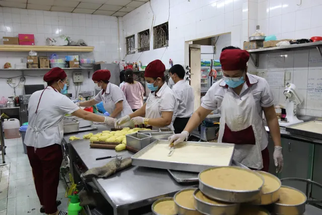 Bà Rịa - Vũng Tàu: Kiểm tra an toàn thực phẩm tại các cơ sở sản xuất bánh trung thu - Ảnh 3. Bà Rịa - Vũng Tàu: Kiểm tra an toàn thực phẩm tại các cơ sở sản xuất bánh trung thu - Ảnh 3.