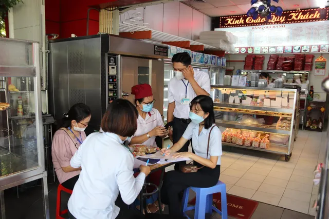 Bà Rịa - Vũng Tàu: Kiểm tra an toàn thực phẩm tại các cơ sở sản xuất bánh trung thu - Ảnh 5. Bà Rịa - Vũng Tàu: Kiểm tra an toàn thực phẩm tại các cơ sở sản xuất bánh trung thu - Ảnh 5.
