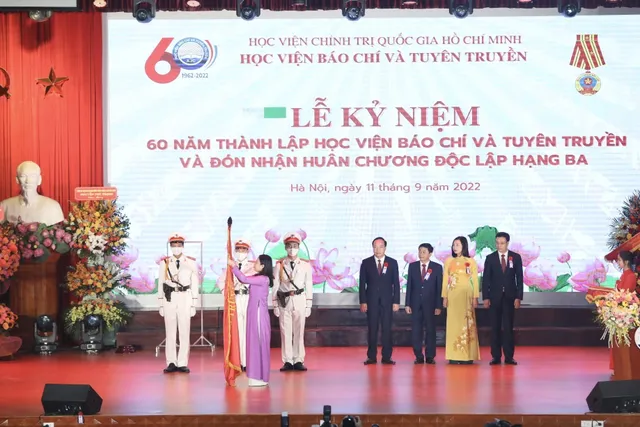 Học viện Báo chí và Tuyên truyền đón nhận Huân chương Độc lập hạng Ba - Ảnh 1.