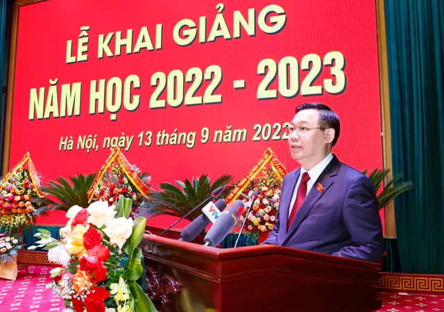 Chủ tịch Quốc hội Vương Đình Huệ dự Lễ khai giảng năm học 2022-2023 tại Học viện Quốc phòng - Ảnh 1.