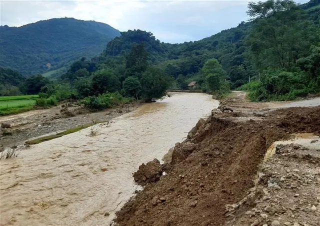 Nghệ An: Nhiều bản ở huyện biên giới Kỳ Sơn bị cô lập - Ảnh 1.