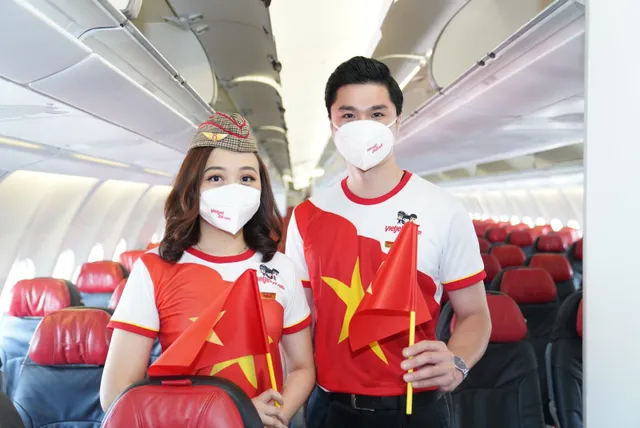 Rực rỡ cờ đỏ sao vàng trên những chuyến bay Vietjet ngày Quốc khánh 2/9 - Ảnh 1.