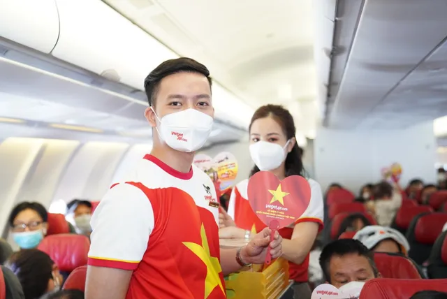 Rực rỡ cờ đỏ sao vàng trên những chuyến bay Vietjet ngày Quốc khánh 2/9 - Ảnh 5.