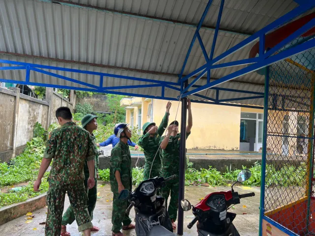 Quân và dân Quảng Ngãi chủ động phòng chống bão số 4 - Ảnh 3. Quân và dân Quảng Ngãi chủ động phòng chống bão số 4 - Ảnh 3.
