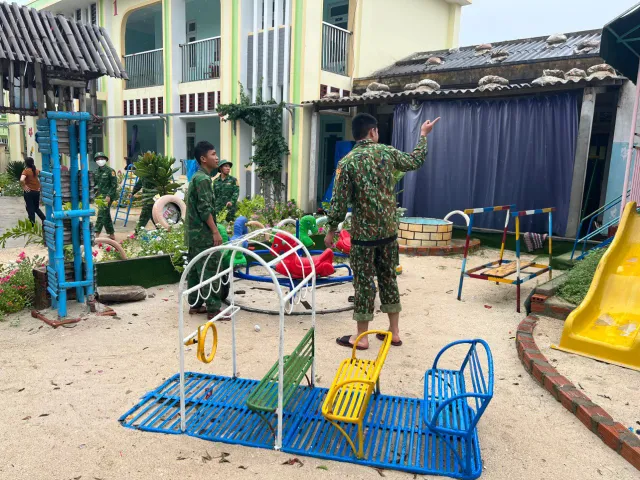 Quân và dân Quảng Ngãi chủ động phòng chống bão số 4 - Ảnh 5. Quân và dân Quảng Ngãi chủ động phòng chống bão số 4 - Ảnh 5.