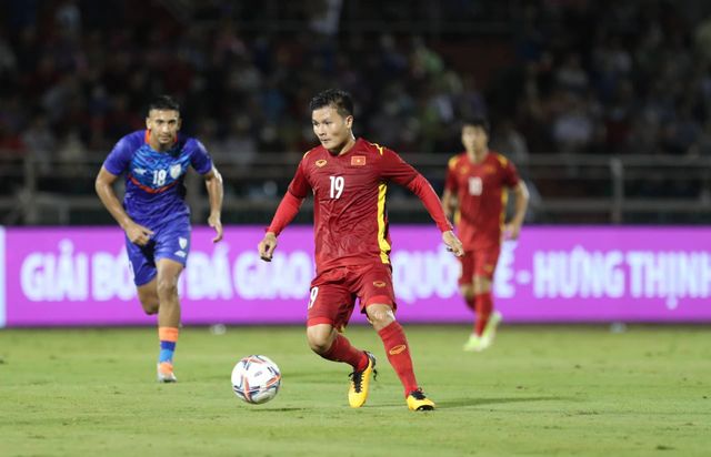 Quang Hải tìm lại niềm vui chơi bóng trong màu áo ĐT Việt Nam   - Ảnh 1.