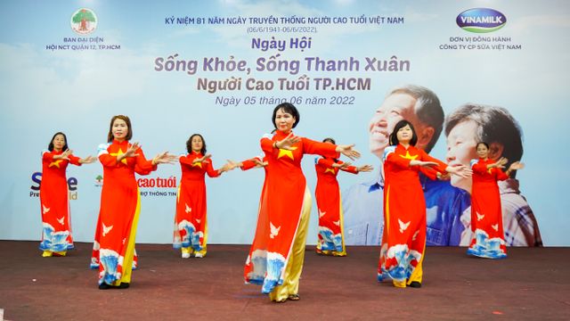 Vinamilk đồng hành cùng 2.000 người cao tuổi Hà Nội trong sự kiện đồng diễn thể dục dưỡng sinh - Ảnh 5.