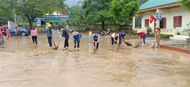 Nghệ An : Nhiều địa phương cho học sinh nghỉ học vì nước lũ dâng cao - Ảnh 5.