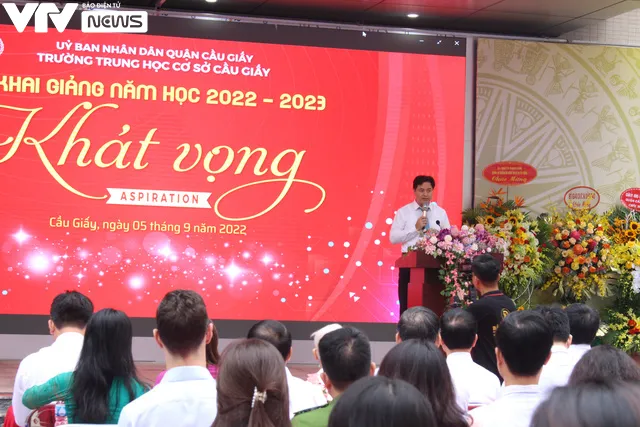 ‘Mong COVID-19 biến mất’, học sinh vui mừng với lễ khai giảng trực tiếp - Ảnh 9. ‘Mong COVID-19 biến mất’, học sinh vui mừng với lễ khai giảng trực tiếp - Ảnh 9.