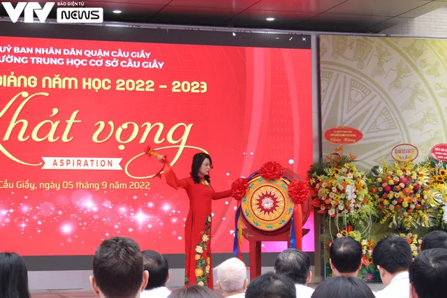 ‘Mong COVID-19 biến mất’, học sinh vui mừng với lễ khai giảng trực tiếp - Ảnh 11. ‘Mong COVID-19 biến mất’, học sinh vui mừng với lễ khai giảng trực tiếp - Ảnh 11.