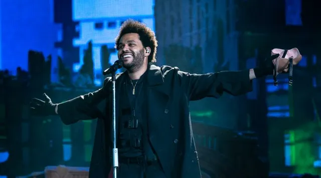 The Weeknd dừng concert đột ngột vì mất giọng - Ảnh 1.