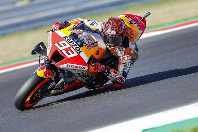 Marc Marquez trở lại tập luyện trên đường đua MotoGP - Ảnh 1.