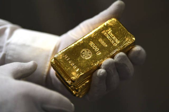 Giá vàng tăng vọt, vượt thế giới khoảng 17 triệu đồng mỗi lượng - Ảnh 2.