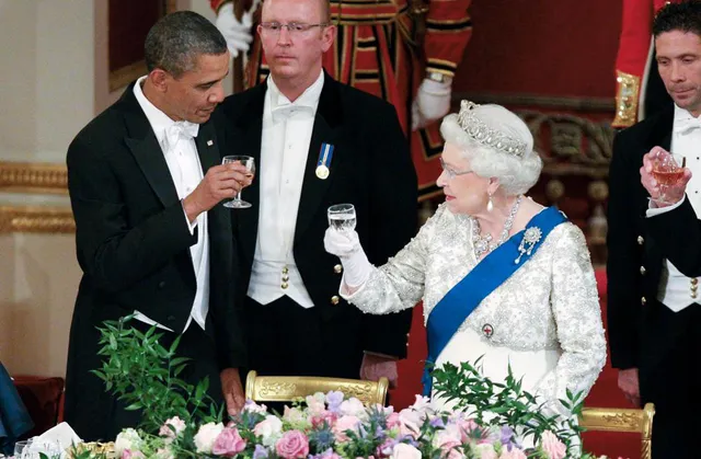 Nữ hoàng Anh Elizabeth II qua đời ở tuổi 96, lãnh đạo thế giới gửi lời chia buồn - Ảnh 18. Nữ hoàng Anh Elizabeth II qua đời ở tuổi 96, lãnh đạo thế giới gửi lời chia buồn - Ảnh 18.