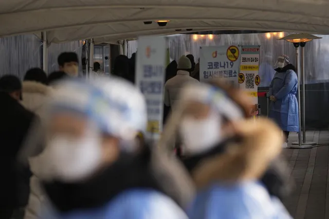 Hong Kong (Trung Quốc) bùng phát đợt dịch thứ 5, vaccine giúp giảm mạnh nguy cơ triệu chứng hậu COVID-19 - Ảnh 1. Hong Kong (Trung Quốc) bùng phát đợt dịch thứ 5, vaccine giúp giảm mạnh nguy cơ triệu chứng hậu COVID-19 - Ảnh 1.