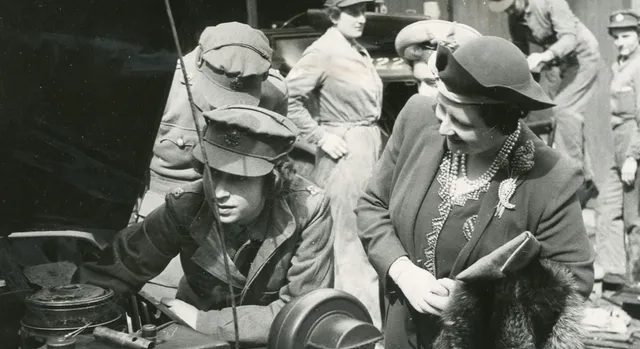 Nữ hoàng Anh Elizabeth II: Nhân chứng lịch sử của những thăng trầm thế giới - Ảnh 2. Nữ hoàng Anh Elizabeth II: Nhân chứng lịch sử của những thăng trầm thế giới - Ảnh 2.
