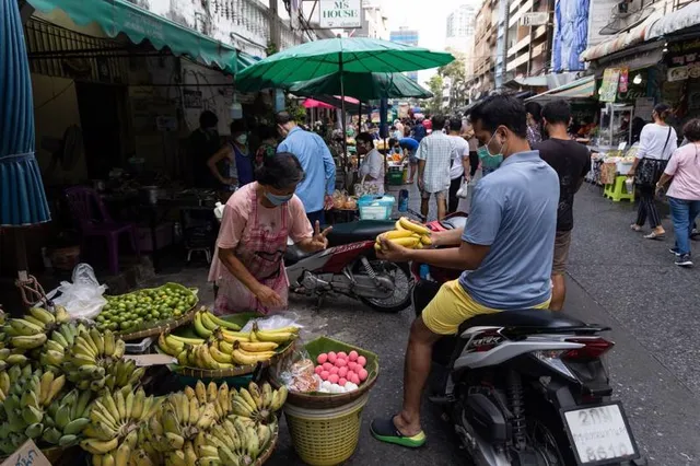 Giá cả leo thang, người dân Thái Lan “thắt lưng buộc bụng” - Ảnh 1. Giá cả leo thang, người dân Thái Lan “thắt lưng buộc bụng” - Ảnh 1.