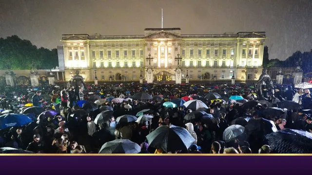 Người dân Anh và cộng đồng quốc tế tiếc thương Nữ hoàng Elizabeth II - Ảnh 1. Người dân Anh và cộng đồng quốc tế tiếc thương Nữ hoàng Elizabeth II - Ảnh 1.