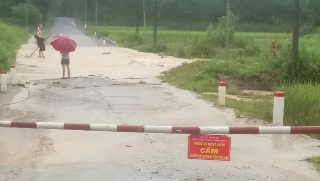 Một người mất tích do nước lũ cuốn trôi ở Hòa Bình - Ảnh 2. Một người mất tích do nước lũ cuốn trôi ở Hòa Bình - Ảnh 2.