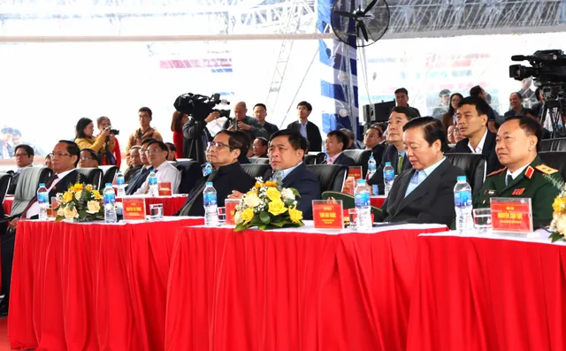 Khởi công cao tốc Bắc - Nam: Không để dự án chậm 1 ngày, thêm 1 ngày mắc nợ với nhân dân - Ảnh 1. Khởi công cao tốc Bắc - Nam: Không để dự án chậm 1 ngày, thêm 1 ngày mắc nợ với nhân dân - Ảnh 1.