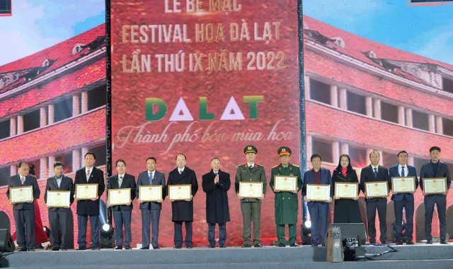 Hơn 1,5 triệu lượt du khách đến với Festival hoa Đà Lạt 2022 - Ảnh 3.