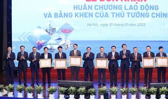 Thủ tướng: Petrovietnam góp phần chủ lực trong bảo đảm an ninh năng lượng quốc gia - Ảnh 3.