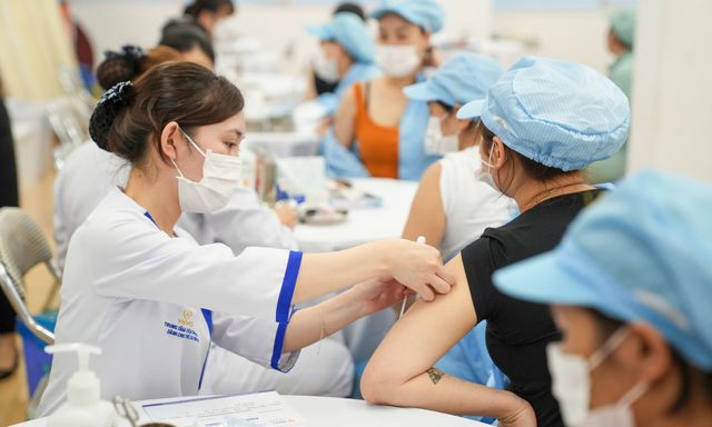 Mở rộng hệ thống cung ứng vaccine về vùng lõm trong tiêm chủng - Ảnh 2.