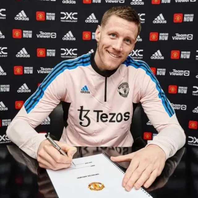 Manchester United công bố tân binh người Hà Lan Wout Weghorst - Ảnh 2.