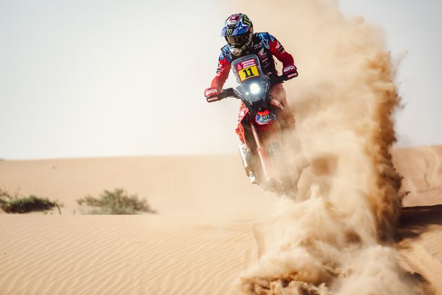 Sebastien Loeb có chiến thắng chặng thứ 5 liên tiếp tại Dakar Rally - Ảnh 3.