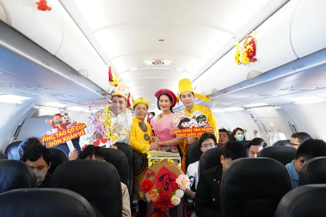 Bất ngờ gặp ông Công, ông Táo và nàng Xuân trên chuyến bay Vietjet - Ảnh 6.