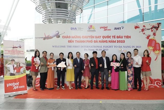 Các chuyến bay Vietjet đưa du khách đến với khắp các đầu sân bay, tưng bừng đón chào năm mới 2023 - Ảnh 13.