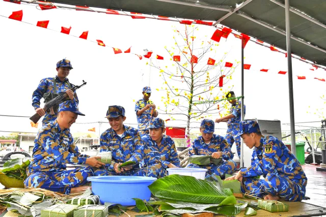 Vùng 5 Hải quân vui Xuân, đón Tết, tinh thần sẵn sàng chiến đấu cao - Ảnh 2.