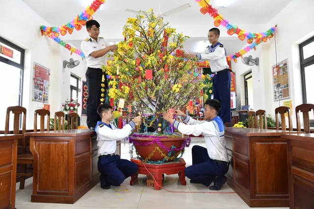 Vùng 5 Hải quân vui Xuân, đón Tết, tinh thần sẵn sàng chiến đấu cao - Ảnh 3.