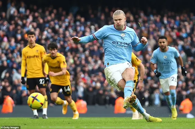 Haaland lập hat-trick, Man City áp sát Arsenal - Ảnh 2.