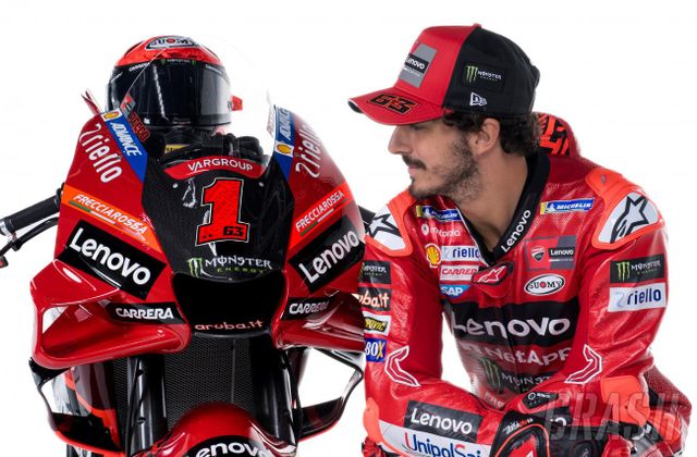 Đội đua Ducati ra mắt xe mới cho mùa giải MotoGP 2023 - Ảnh 1.