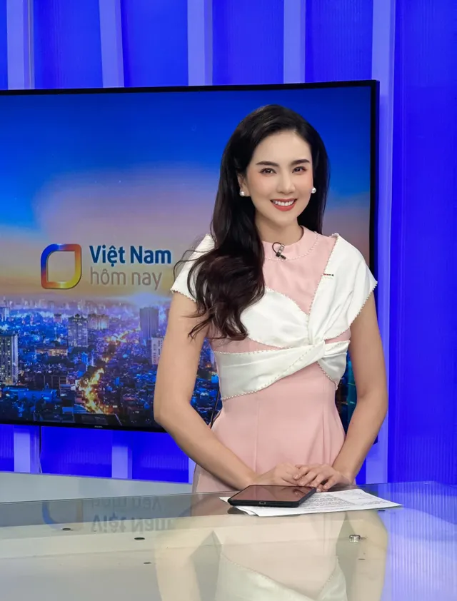 Không khí rộn ràng trên các trường quay VTV ngày đầu năm mới - Ảnh 7.