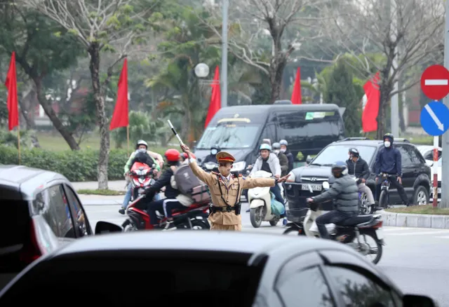 Hà Nội: Giao thông ùn ứ kéo dài trong ngày nghỉ cuối cùng Tết Nguyên đán 2023 - Ảnh 1. Hà Nội: Giao thông ùn ứ kéo dài trong ngày nghỉ cuối cùng Tết Nguyên đán 2023 - Ảnh 1.