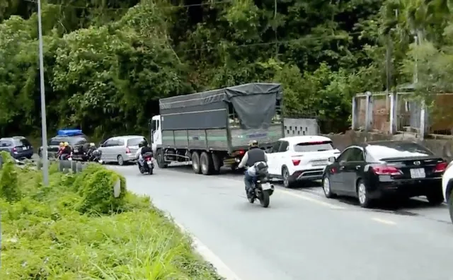 Dịp Tết Nguyên đán, đèo Bảo Lộc dù quá tải nhưng đã bớt ách tắc giao thông - Ảnh 2.