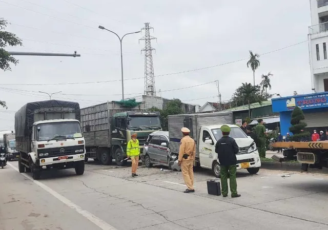 Điều tra nguyên nhân vụ tai nạn giao thông liên hoàn trên Quốc lộ 1A ​ - Ảnh 1.