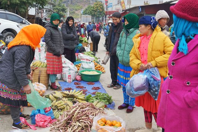 Mộc mạc chợ phiên Mèo Vạc trên cao nguyên đá Đồng Văn - Ảnh 8.